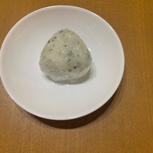 枝豆とわかめのおにぎり